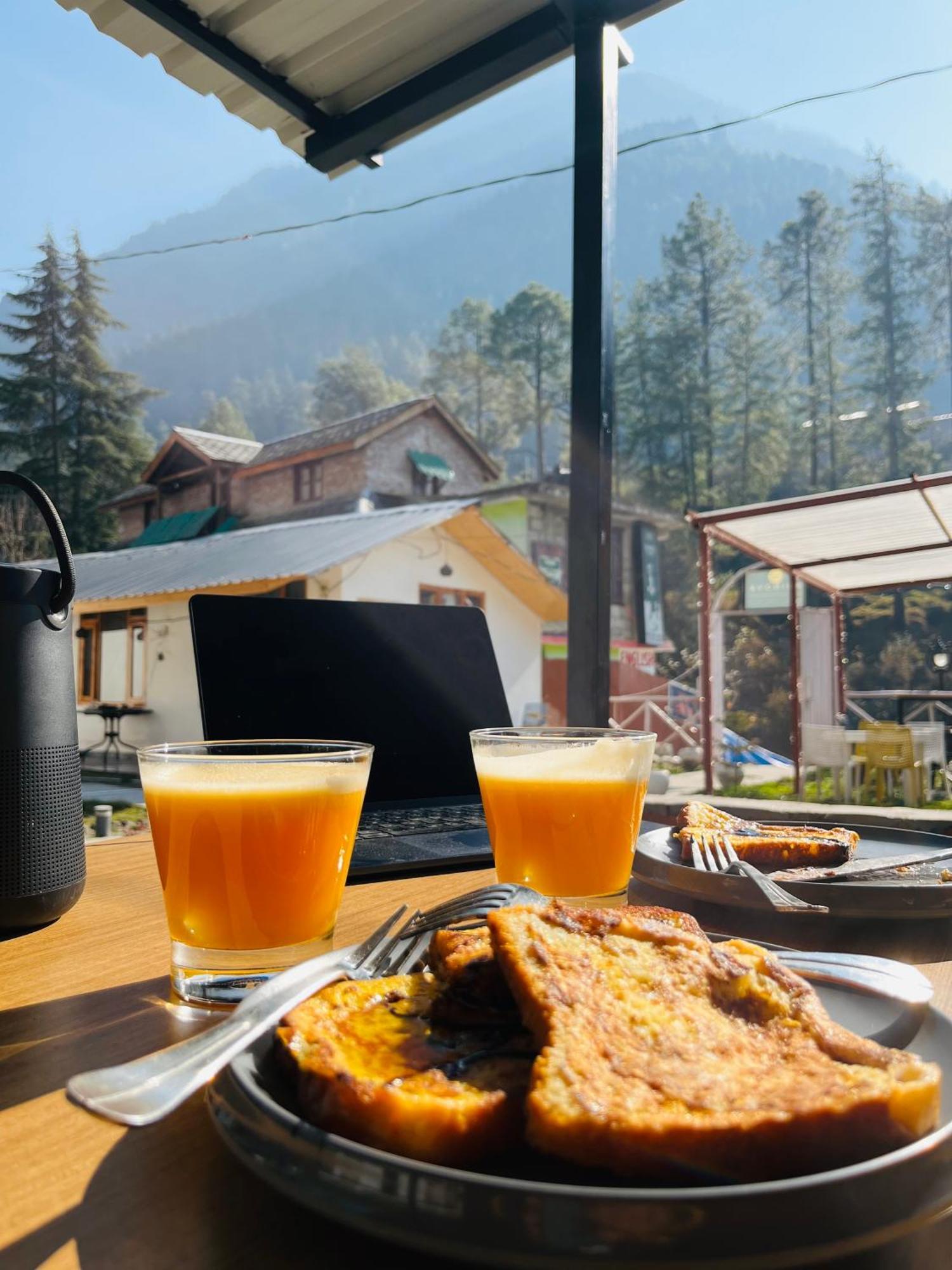Hotel Adinova Kasol Bagian luar foto
