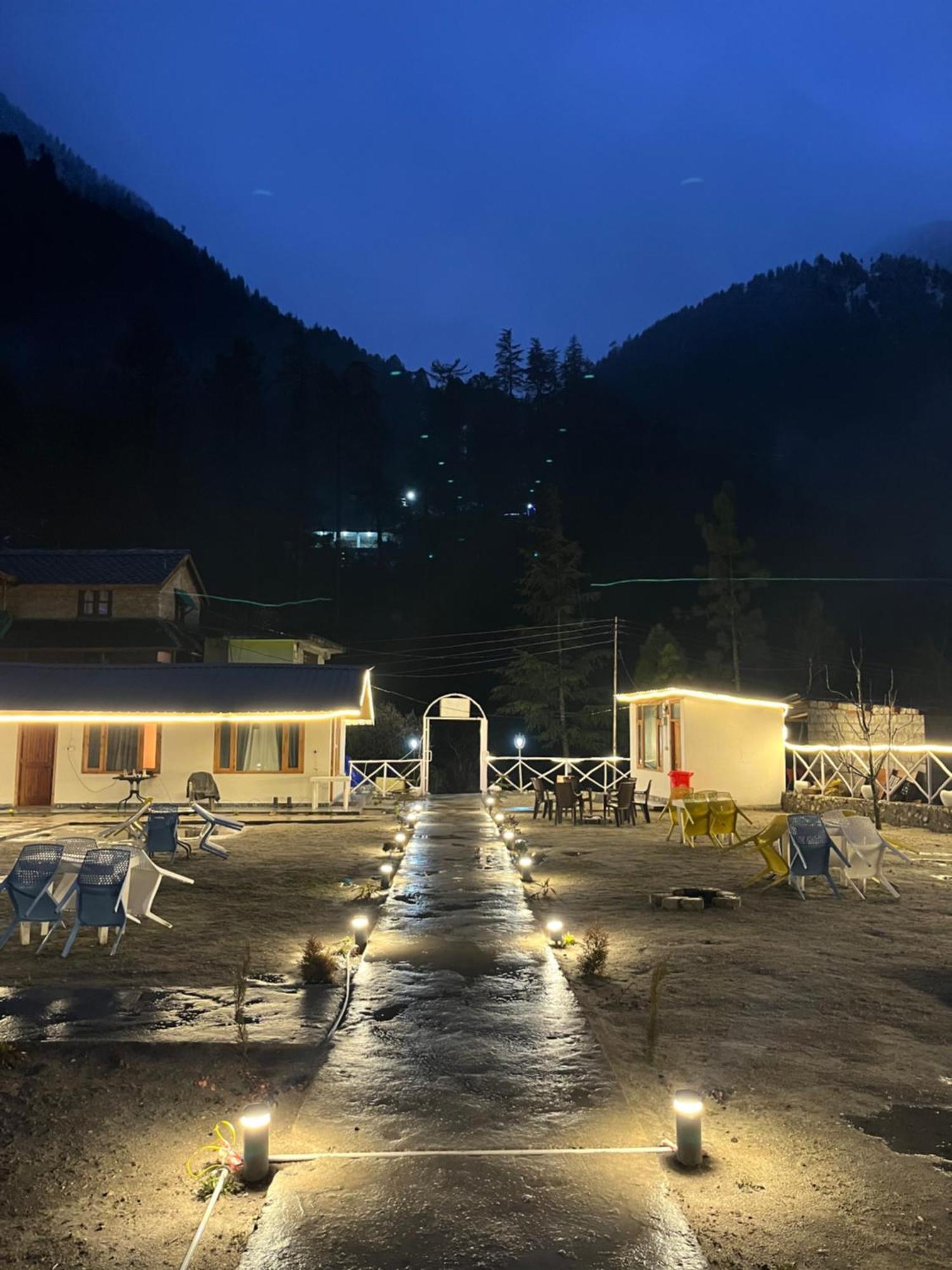 Hotel Adinova Kasol Bagian luar foto