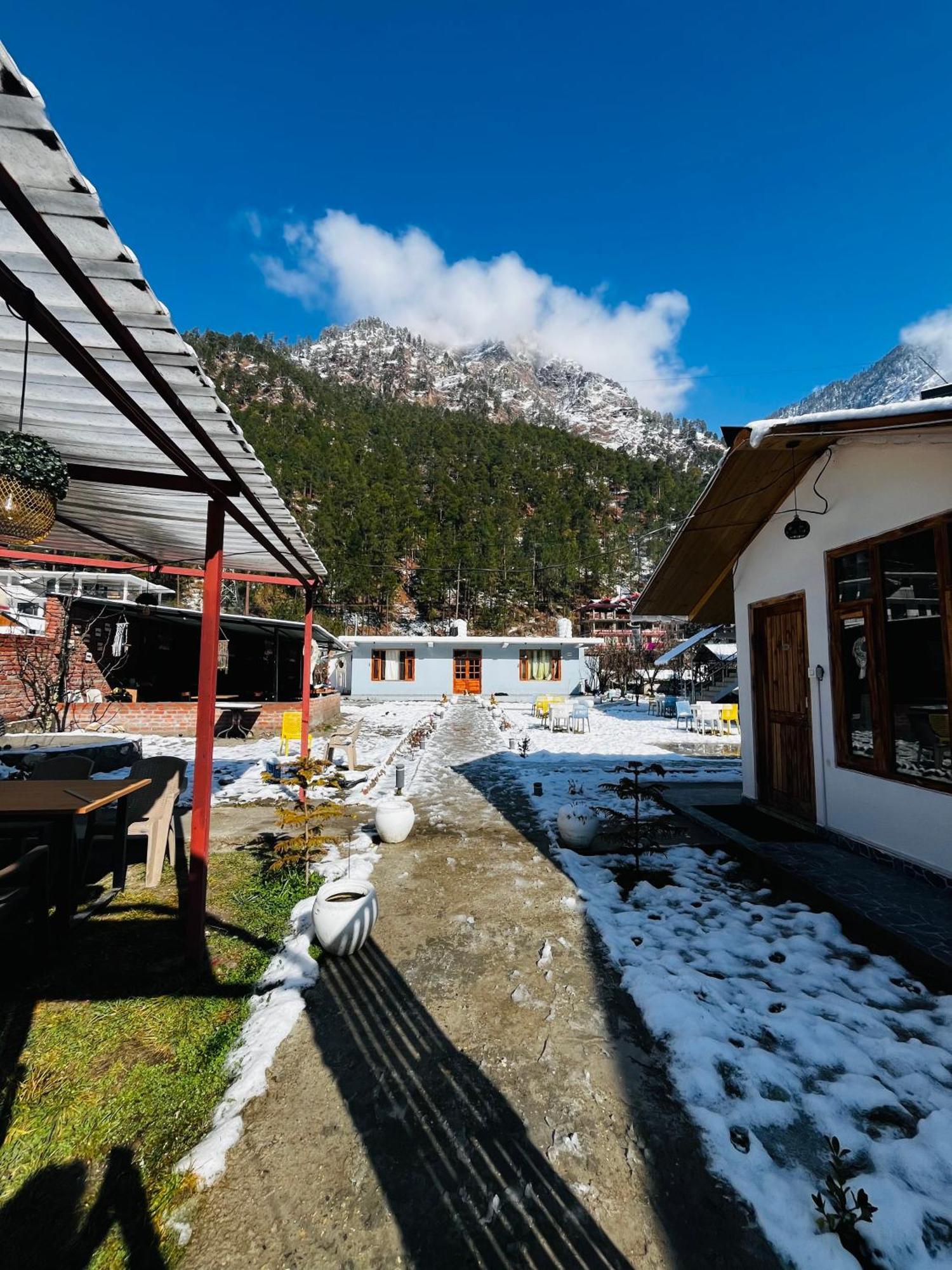 Hotel Adinova Kasol Bagian luar foto