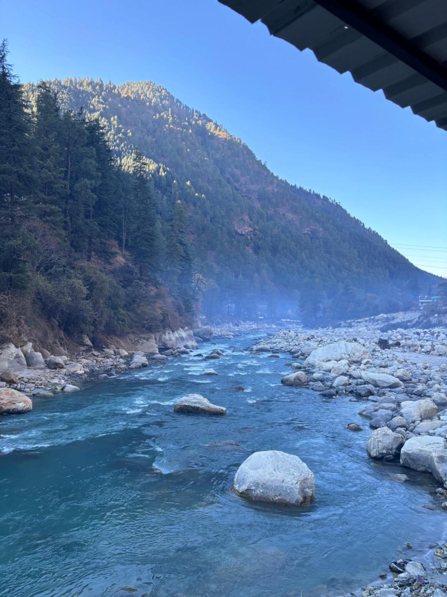 Hotel Adinova Kasol Bagian luar foto