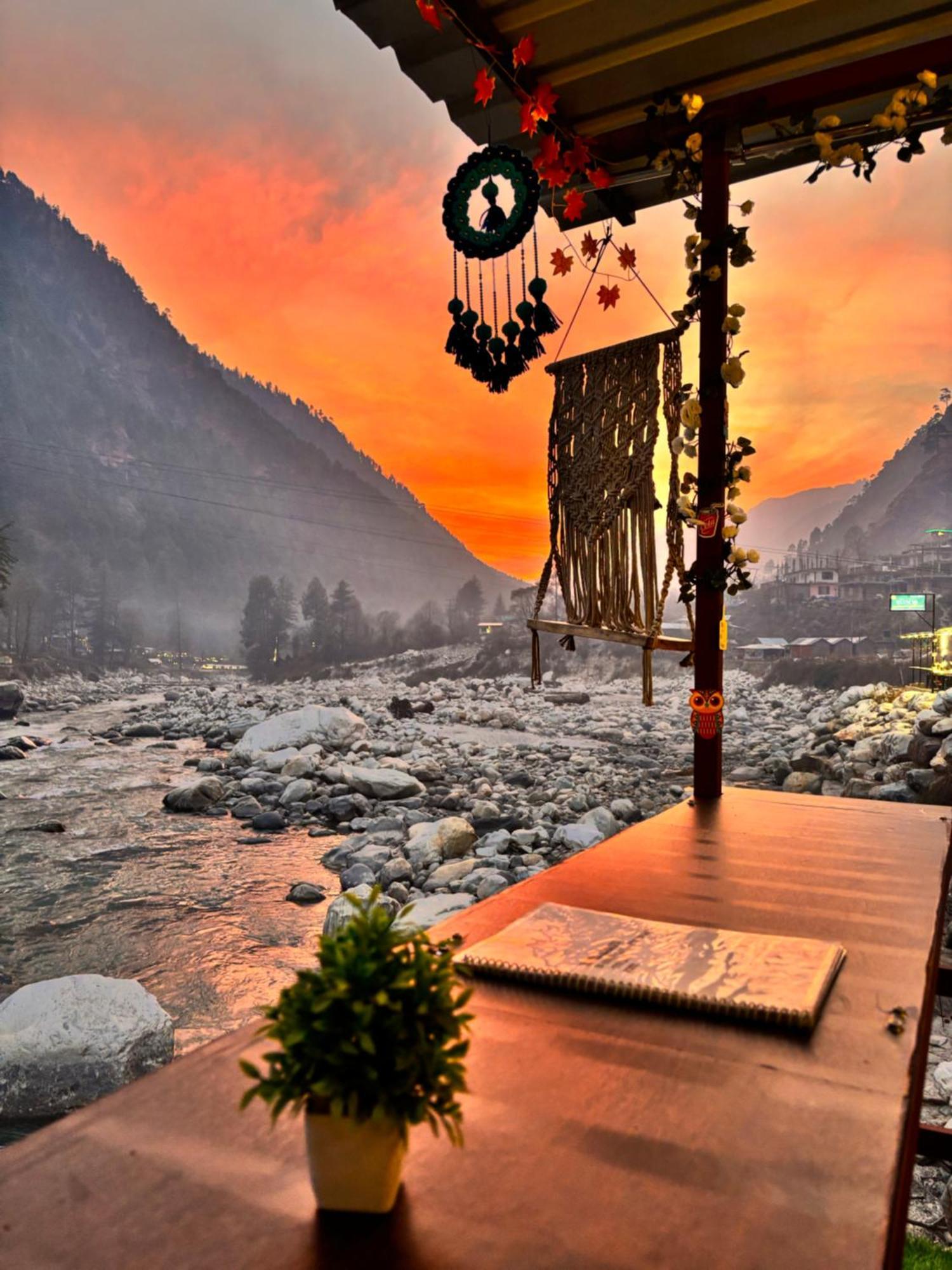 Hotel Adinova Kasol Bagian luar foto